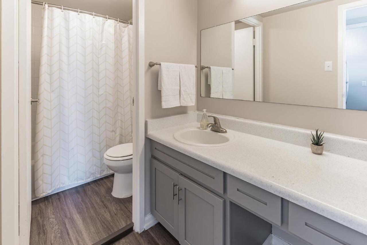 Bargain Downtown Memphis Apartment W Amenities Экстерьер фото